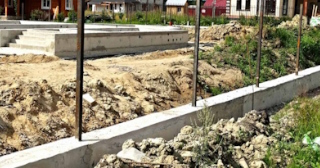 Фундамент под забор заказать в Ломоносове - заливка фундамента для забора | от 1564 за п.м.